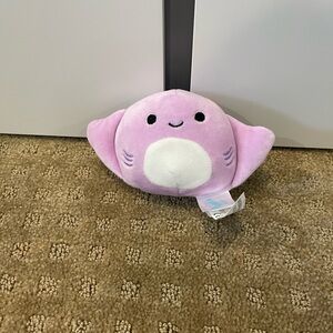 Aziza Stingray Squishmallow clip